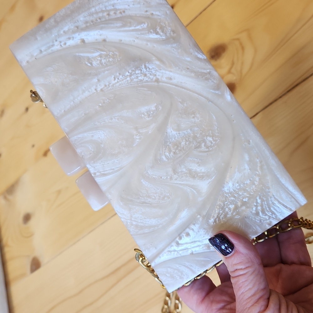 LULU NYC Wifey Acrylic Clutch Purse Gold Chain Strap - Picture 7 of 17